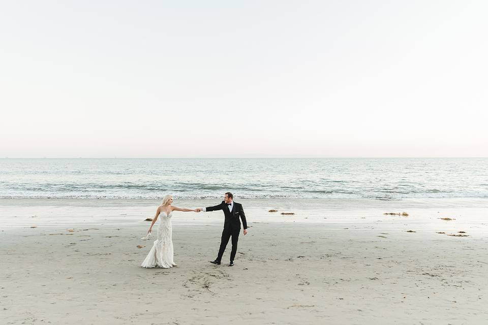 Waltzing by the waves - Waller Weddings