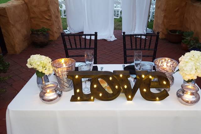 Sweetheart table