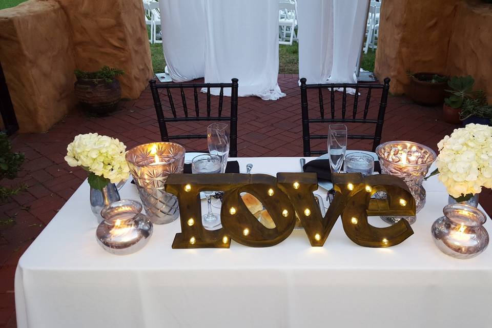 Sweetheart table