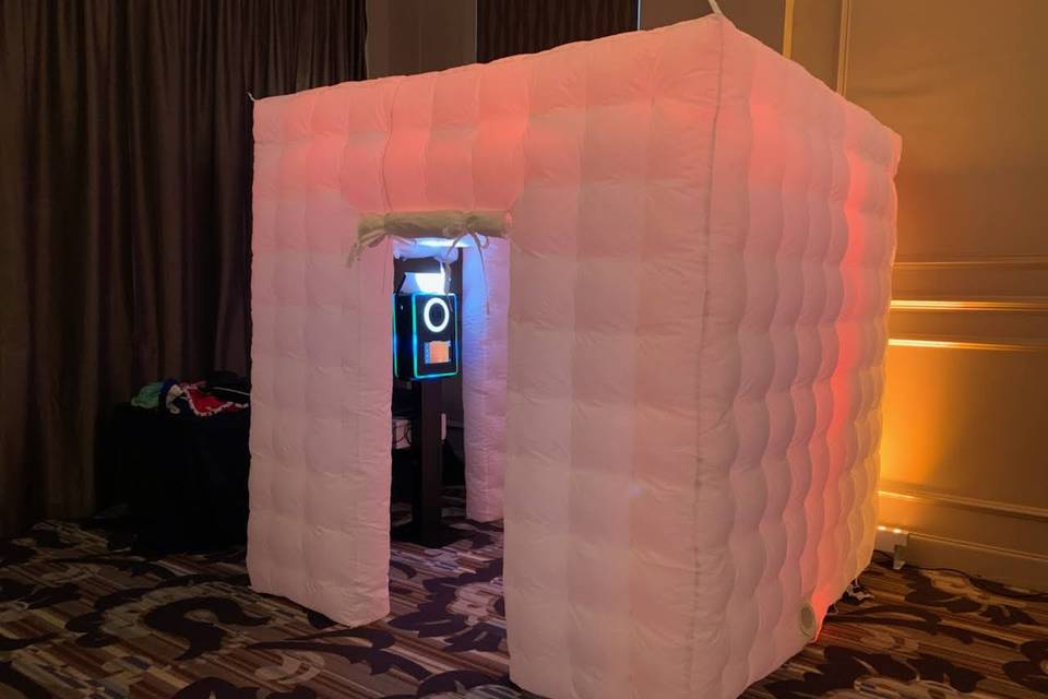 Party Cube LED Semi Enclosed