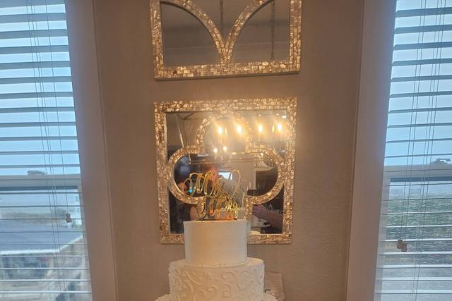 Cake and cocktail table