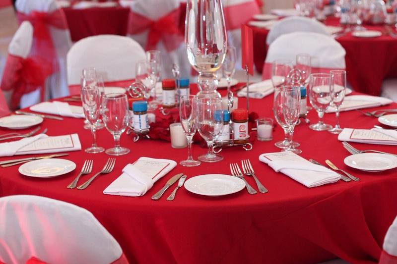 red roses centerpieces