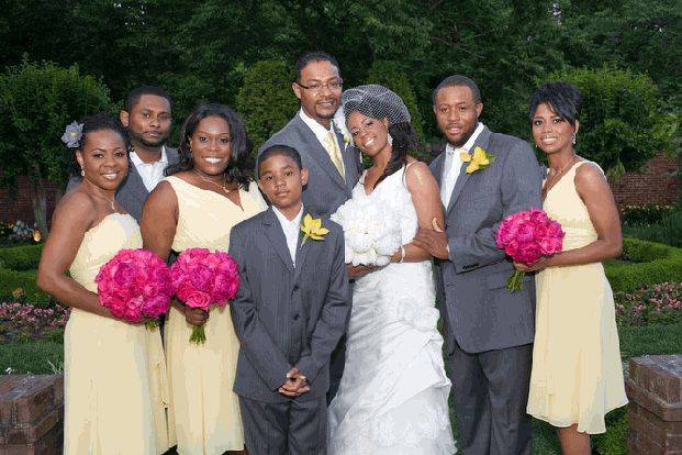 The couple with the bridesmaids and groomsmen
