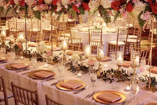 Refined floral moments