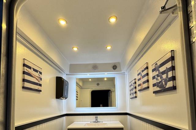 3-stall interior