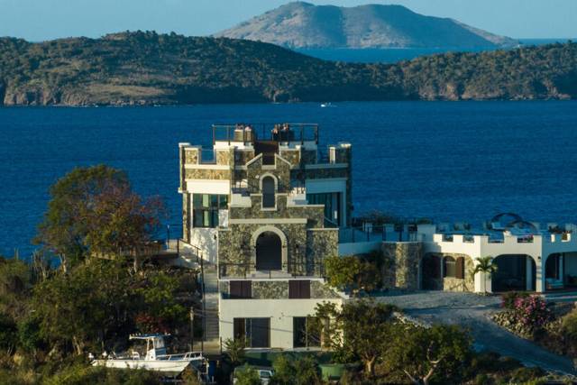 Castle at Cabrita