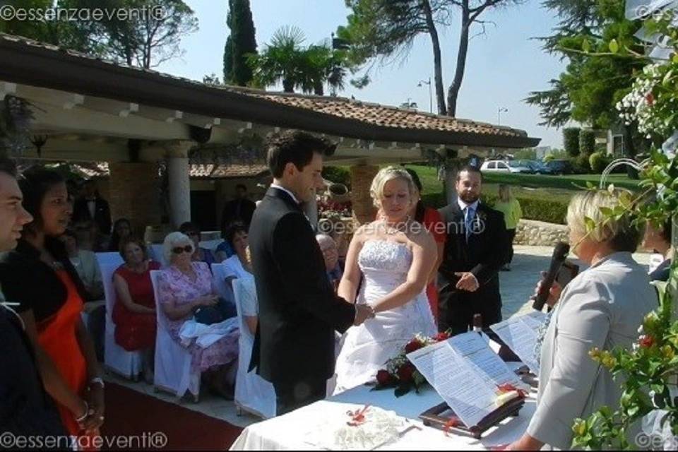 Love Letters and Wine Box Ceremony at Lake Garda