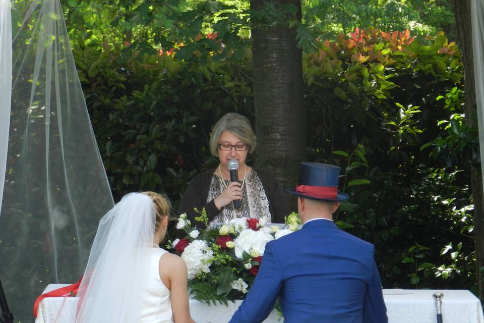 Symbolic wedding Celebrant