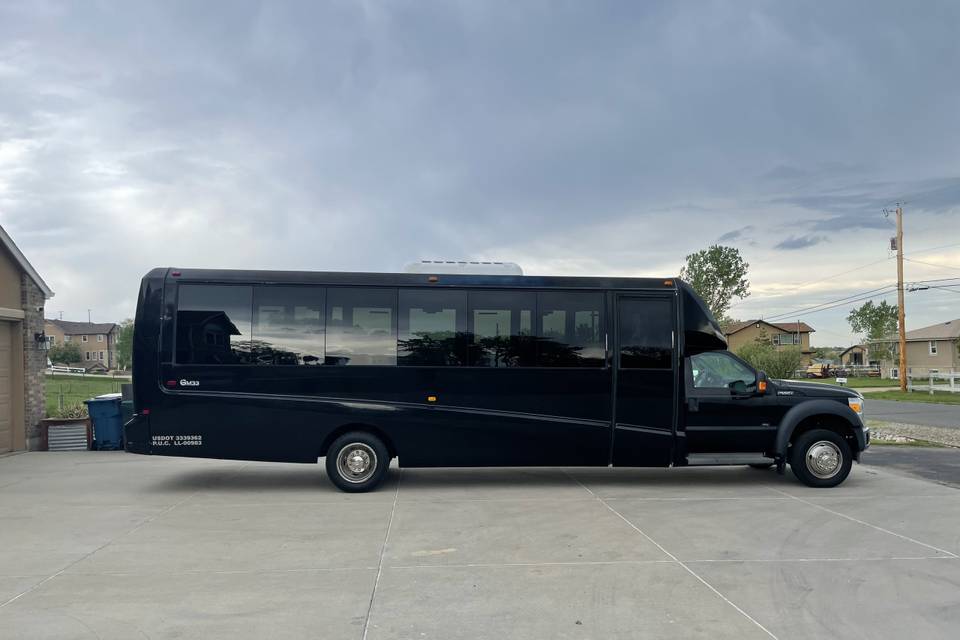 27 Passenger Mini Coach Bus