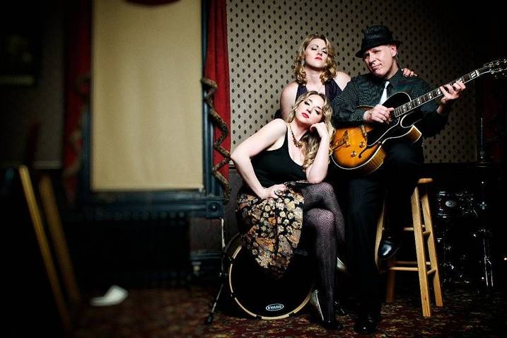 Amber Rae & The Swinging Foxes