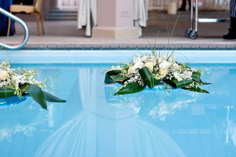 Floating pool flowers for your outdoor reception!