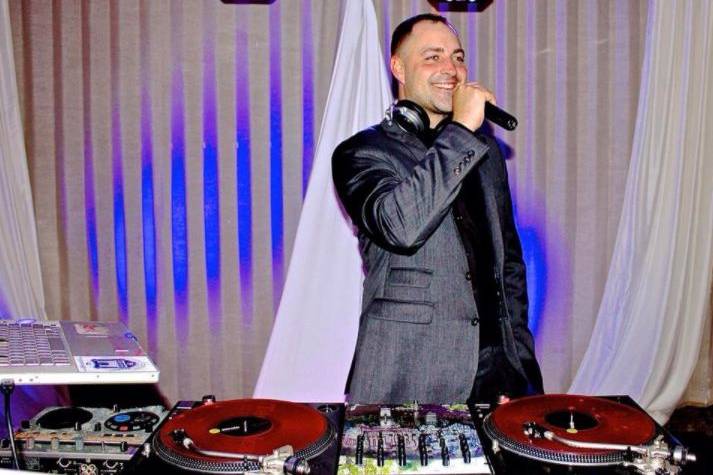 Wedding dj