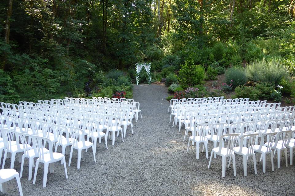 Lakeside waterfall ceremony area