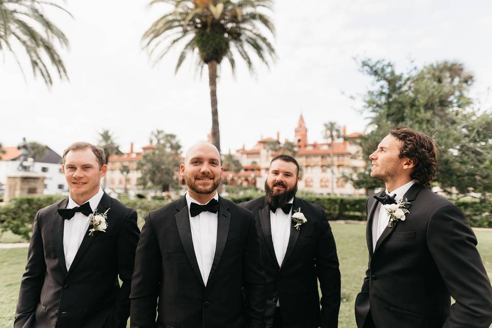 Groomsmen with Ponce Backgroun