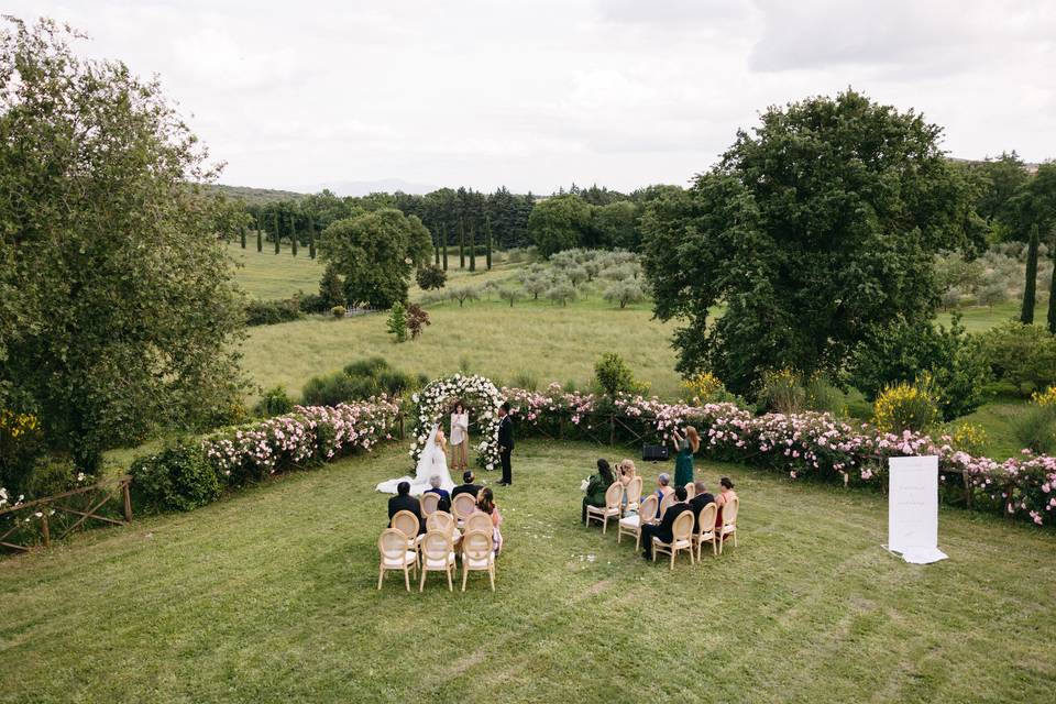 The ceremony, roses garden