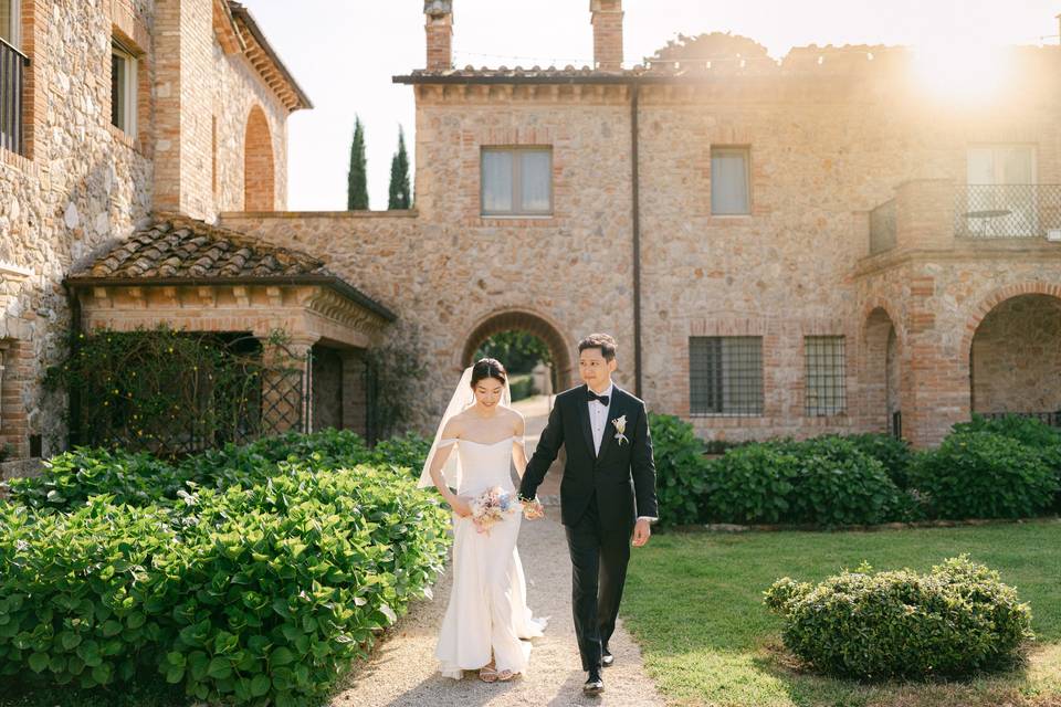 Entrace of the bride and groom