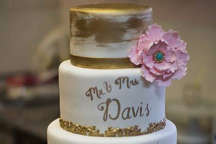 4-tier wedding cake with gold accents