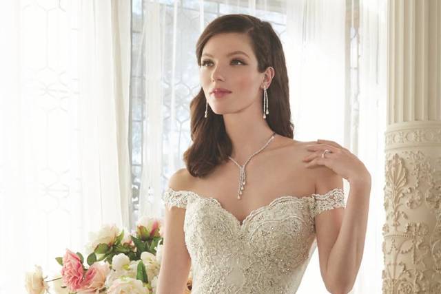 The Right Necklace for Each Type of Bridal Neckline - Sammy D. Vintage