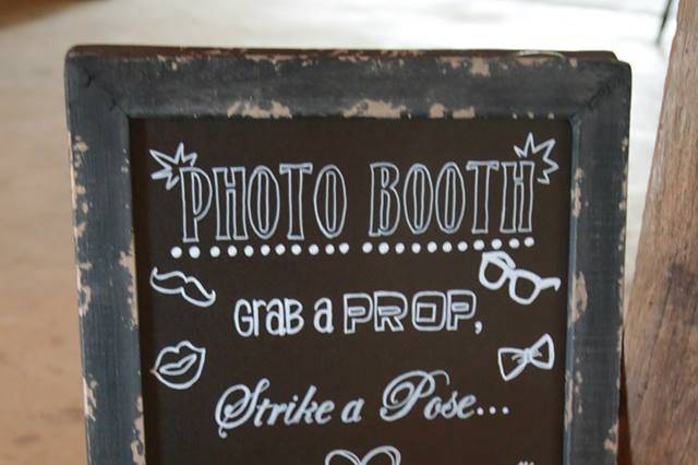 Digital Music & Entertainment DJ Service / Photo Booth