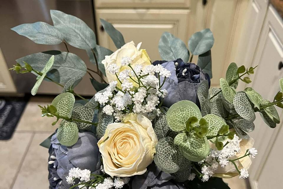 Throw Bouquet