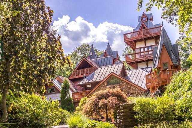 Landoll's Mohican Castle