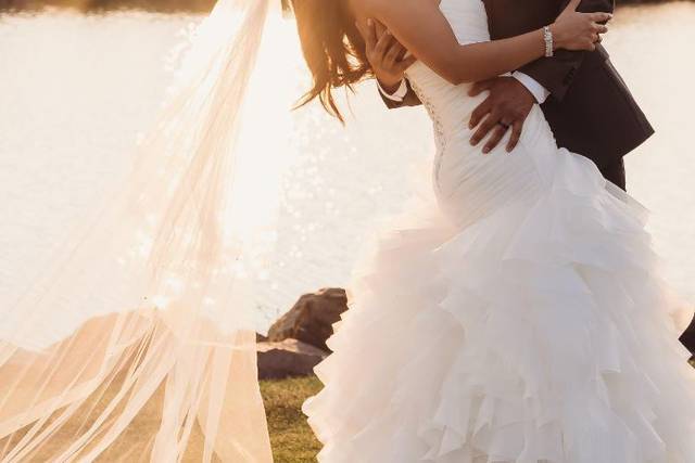 Lakeside Kiss