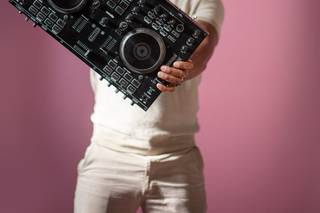 DJ VERSATILE SF LLC