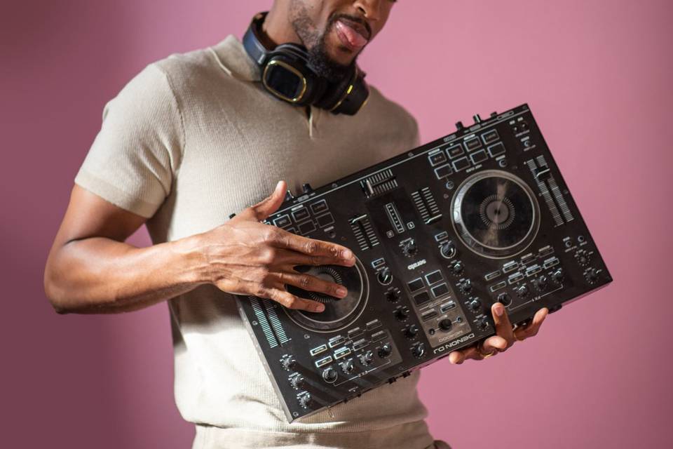 DJ VERSATILE SF LLC