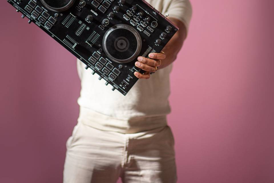 DJ VERSATILE SF LLC