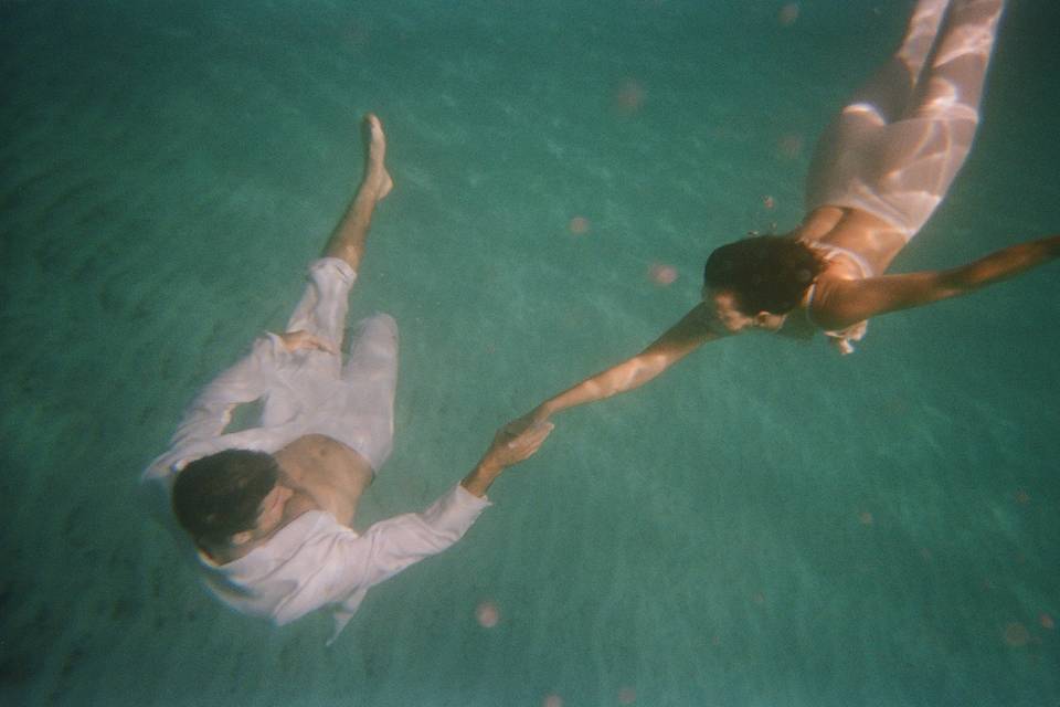 Underwater couple portraits