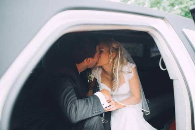 Kiss in the limousine
