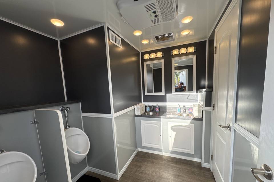 Island Restrooms Suite