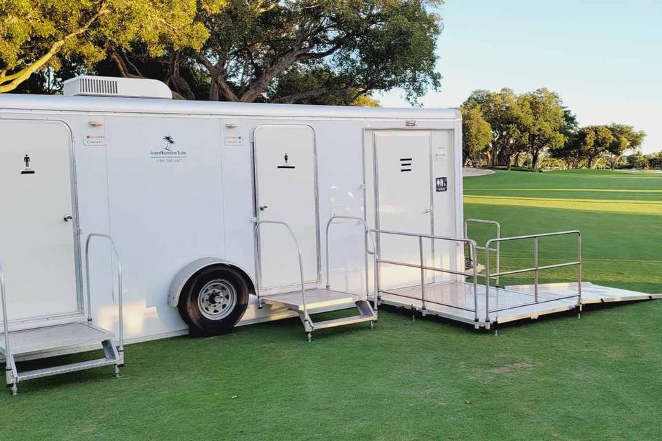 Island Restrooms Suite