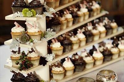 Country Chic cupcakes displayed on wood shelves.  Chocolate with chocolate buttercream and vanilla with vanilla buttercream