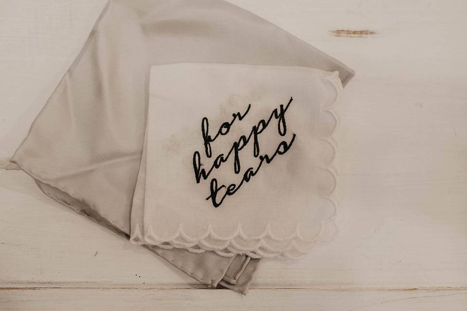 Embroidered tissues