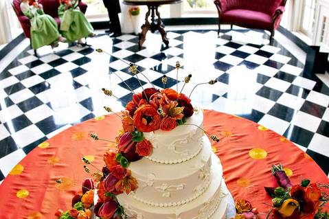 Wedding cake | Photo by: Geoff White Photographers