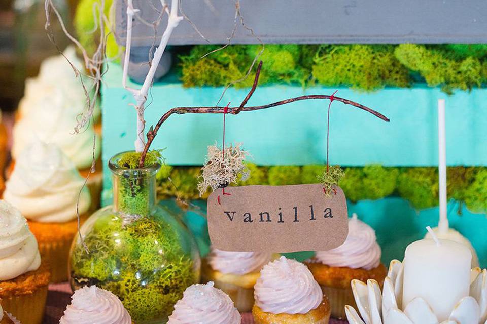 Boxed tiers of wedding cupcakes at a country wedding