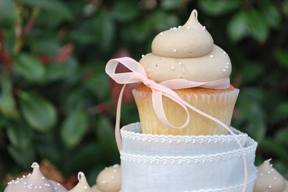 A mega cupcake wedding topper