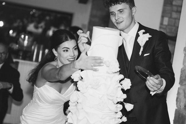 Cake falling