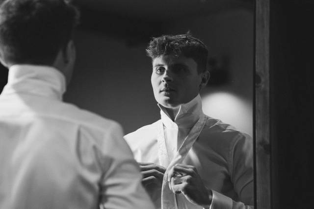 Looking at mirror fixing tie