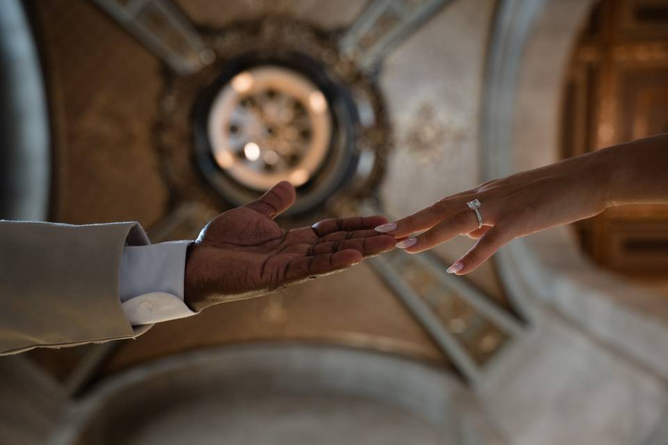 Touching hands PL
