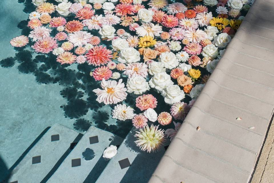 Pool flowers