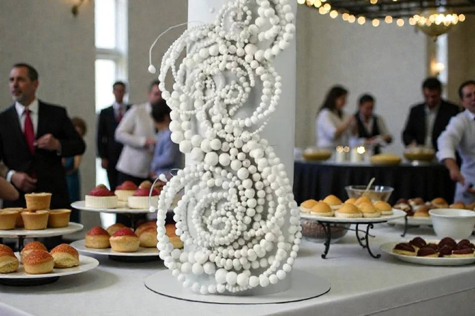 Edible necklace cake decor