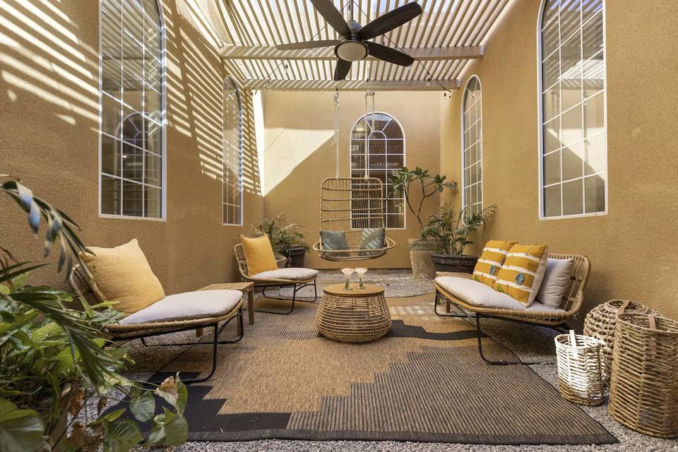 Center Sitting Area