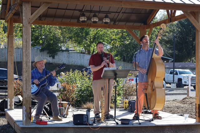 The Queen City Porch Swingers