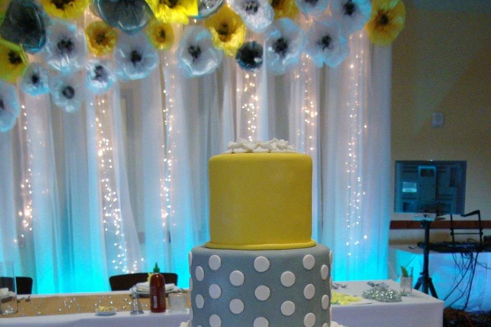 Blue and yellow wedding cake