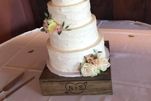 Dainty wedding cake