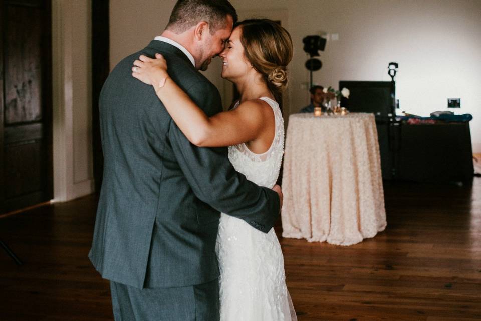 Couple's First Dance
Heather Burris Photography