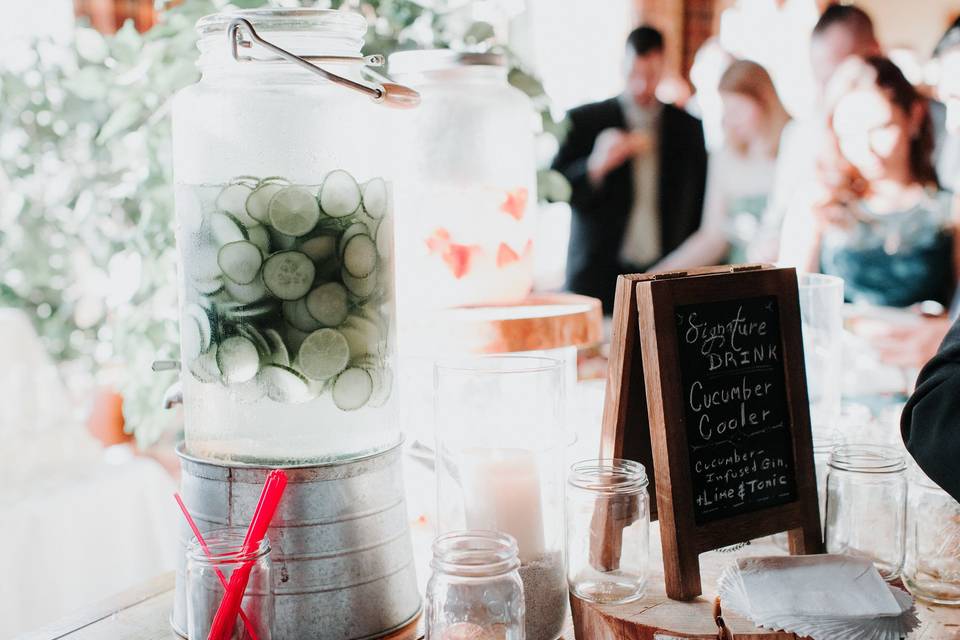 Table cards on succulents