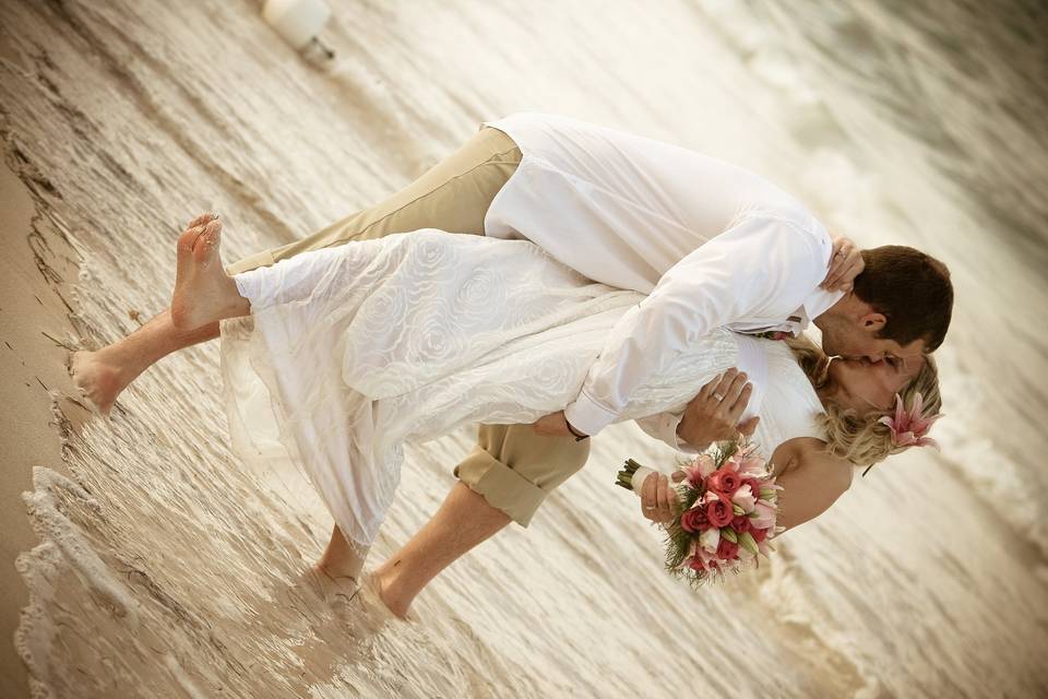 Couple kiss by the beach